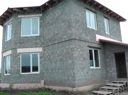 Дом из бетонных блоков